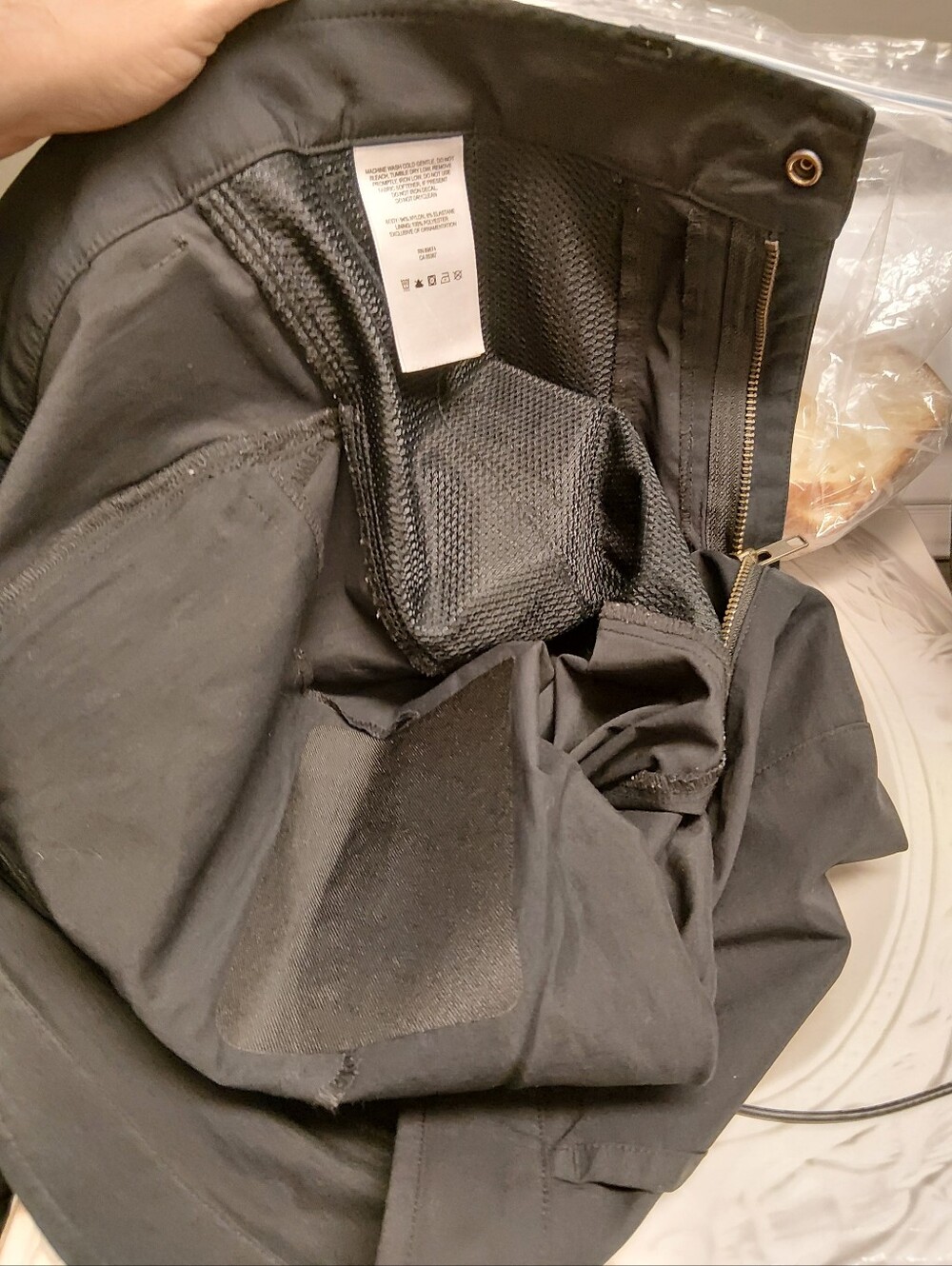 Mountain Hardwear Men's Black Stretch Utility Hiking Pants - Picture 13 of 13